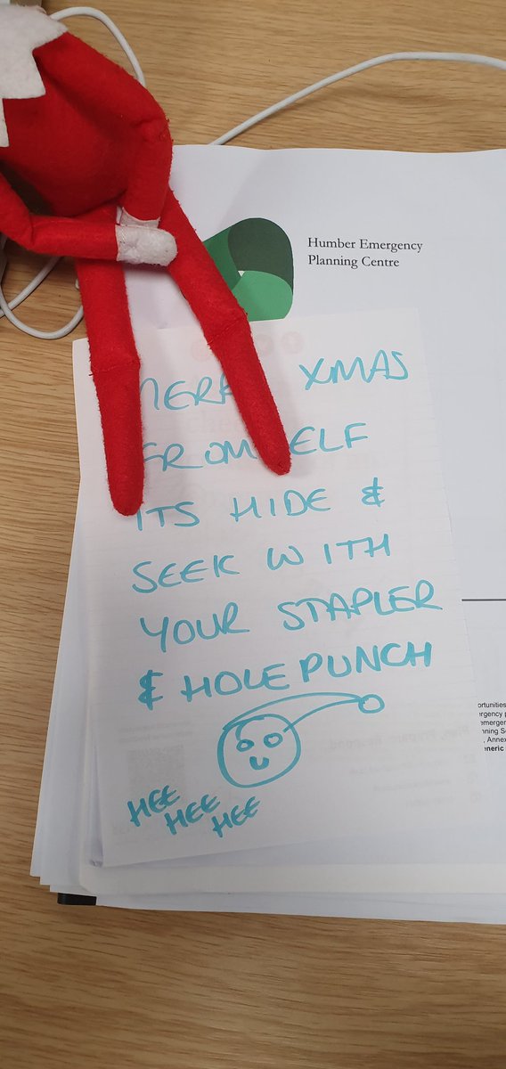 HumberEpc's tweet photo. Ummmmmmm...... Merry Christmas to all....not to the elf..... https://t.co/b1BTgZ5TdN