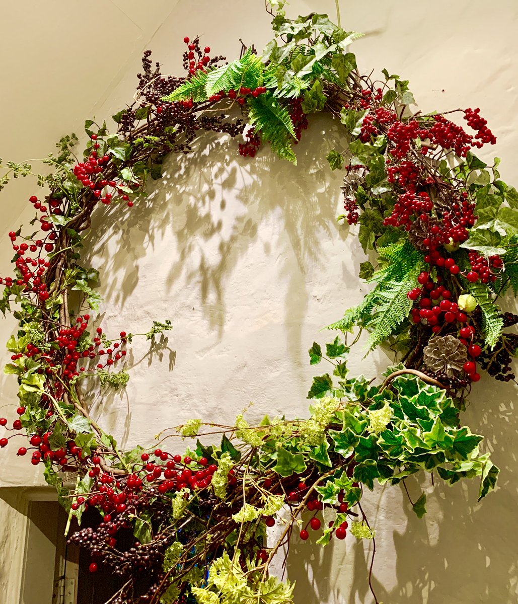 My wreath making julie style ! Made from willow , garden snips and faux . Merry Christmas #wreath #britishArtisan