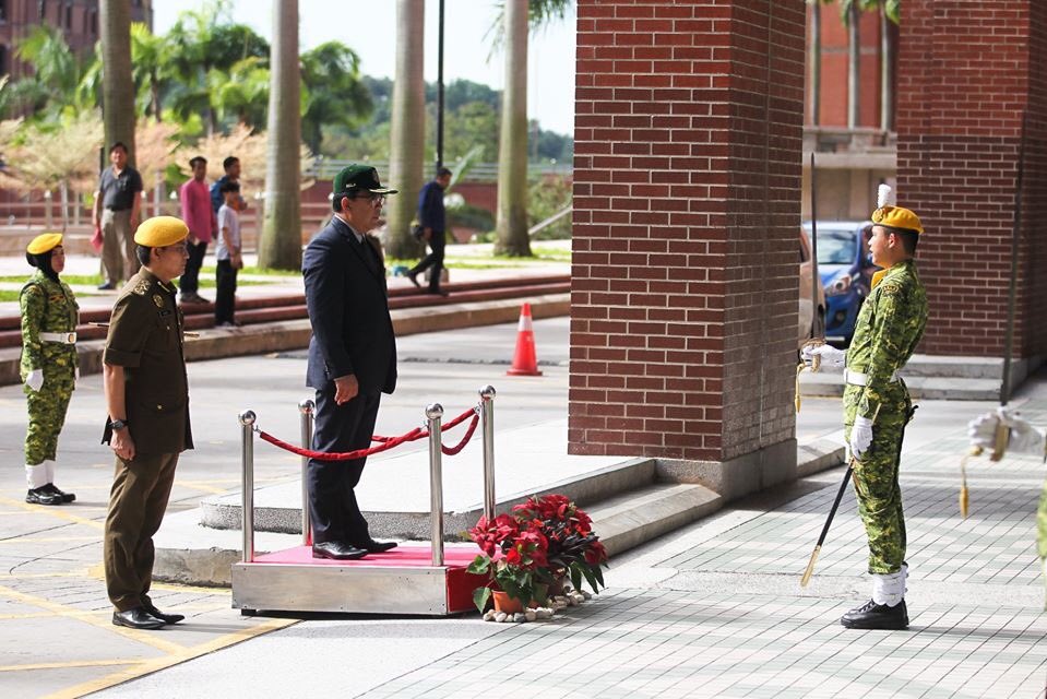 JamilRakon's tweet photo. Mengadakan lawatan kerja ke Jabatan Sukarelawan Malaysia hari ini. Saya telah diberikan taklimat mengenai aspek pengurusan dan operasi jabatan. Semoga RELA Malaysia terus cemerlang melaksanakan tugas dan peranan kesukarelawanan yang berpaksikan keselamatan ini. https://t.co/rxDCsG0VMU