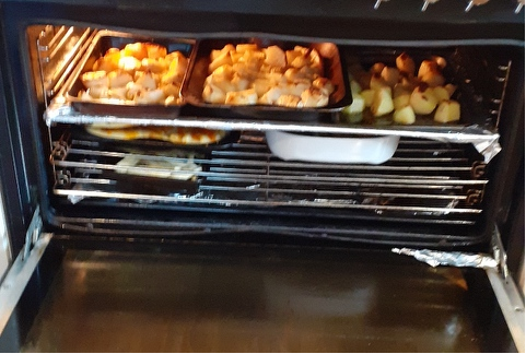 H4V_Alabare's tweet image. The residents at our South Wales Homes for Veterans were able to enjoy an amazing #Christmas meal this week!  

All of the food was prepared and cooked by fellow resident Helen, so a huge #congratulations to her for putting on such an incredible festive feast!