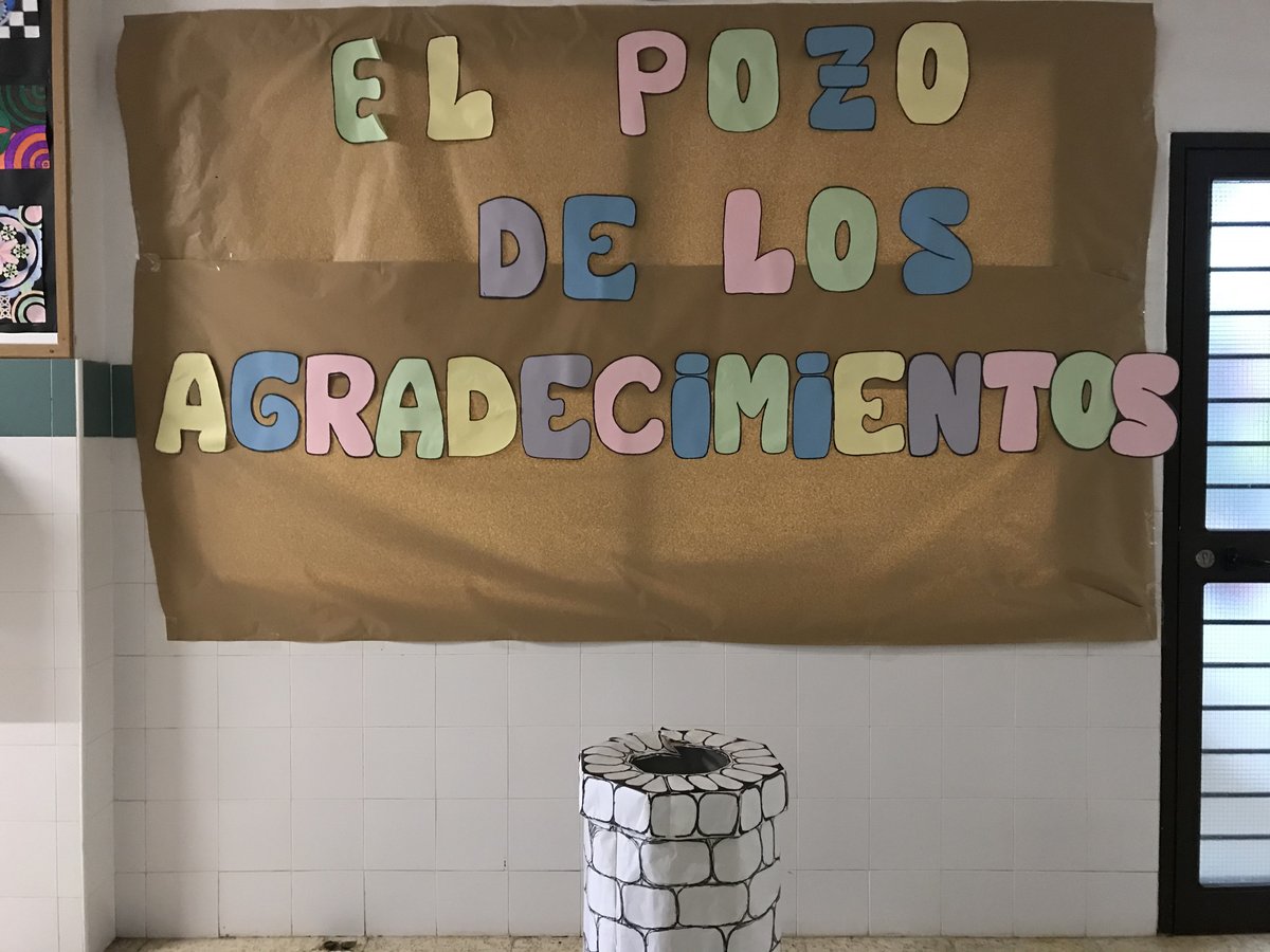 IESHnosMachado's tweet photo. Hoy es el día en el que se reparten las cartas que alumnos y profesores han escrito y echado al pozo de los agradecimientos para dar las gracias a otros compañeros por su ayuda y apoyo. Es nuestra responsabilidad formar a ciudadanos emocionalmente competentes #hnosmachadoplc https://t.co/YL2sTK7NO8