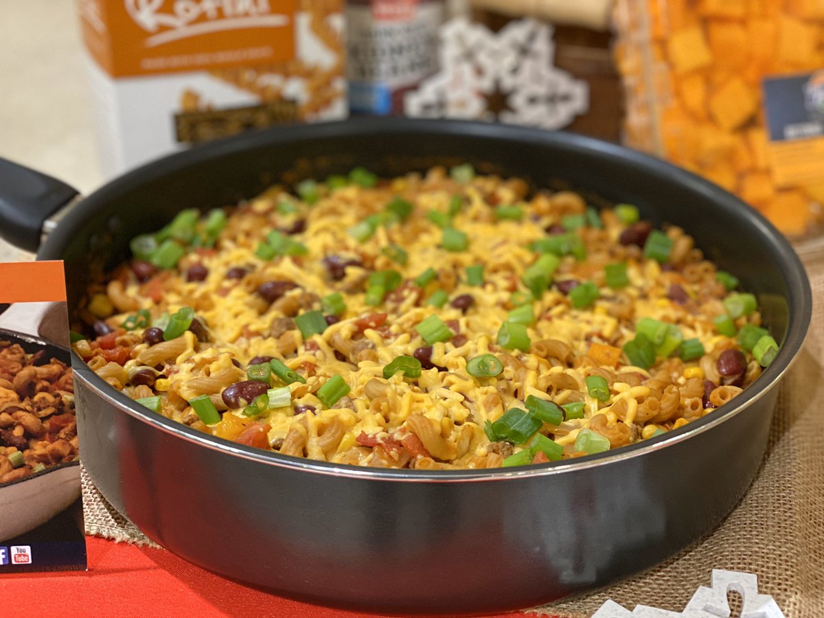RyanLeckey's tweet photo. NAME YOUR FAVORITE COMFORT FOOD ⬇️ BTW - ahead today @WNEP #LeckeyLive - the science behind why we crave fattier foods in the chillier temps. And, how to curb the calories without totally wreckin’ the recipe.  Thx @WeisMarkets @KathrynLongRDN @BethStarkRDN https://t.co/B52eZXqkXh