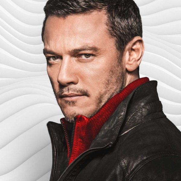 @TheRealLukeEvans makes everyone 'Smile' with his cover of the 1950's classic by #CharlieChapman 😊 In the efforts of raising money for <a href="/BBCCiN/">BBC Children in Need</a>, Luke thoroughly enjoyed the whole process and made him feel just like a kid again! Does listening to #GotItCovered make you smile too?