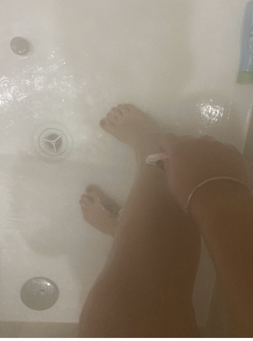 Misskittybelluk's tweet photo. Making sure I’m smooth for my #sub - new nails as wel! Close up soon if you behave!
Who’s spoiling me today I need some tribute in my CA - if you DM me when you’ve sent it I may send you a naughtier picture! #findom #femdom #feet #showerfeet #sexyshower #nakedshower #shavinglegs https://t.co/FQsDpZEDFw