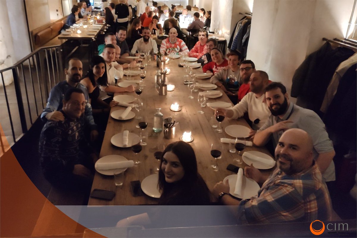 cim_ecm's tweet photo. El pasado viernes 13 tuvimos nuestra cena de navidad, una cena espectacular en el restaurante Fismuler. Finalizamos la noche en el local de moda de Madrid, Medias Puri, una noche muy divertida para recordar! #CIMTeam https://t.co/mKoTY2PGaK