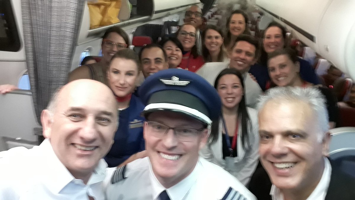 ScaboraEdson's tweet photo. 1o voo da Latam para Maringá.  E o piloto é maringaense. https://t.co/30CJeUu3LN