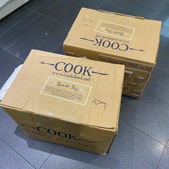 Christmas dinner for the non cooks has arrived! 🤪 #cantcook #wontcook #christmasdinner #cookbynumbers ift.tt/35KVD2w