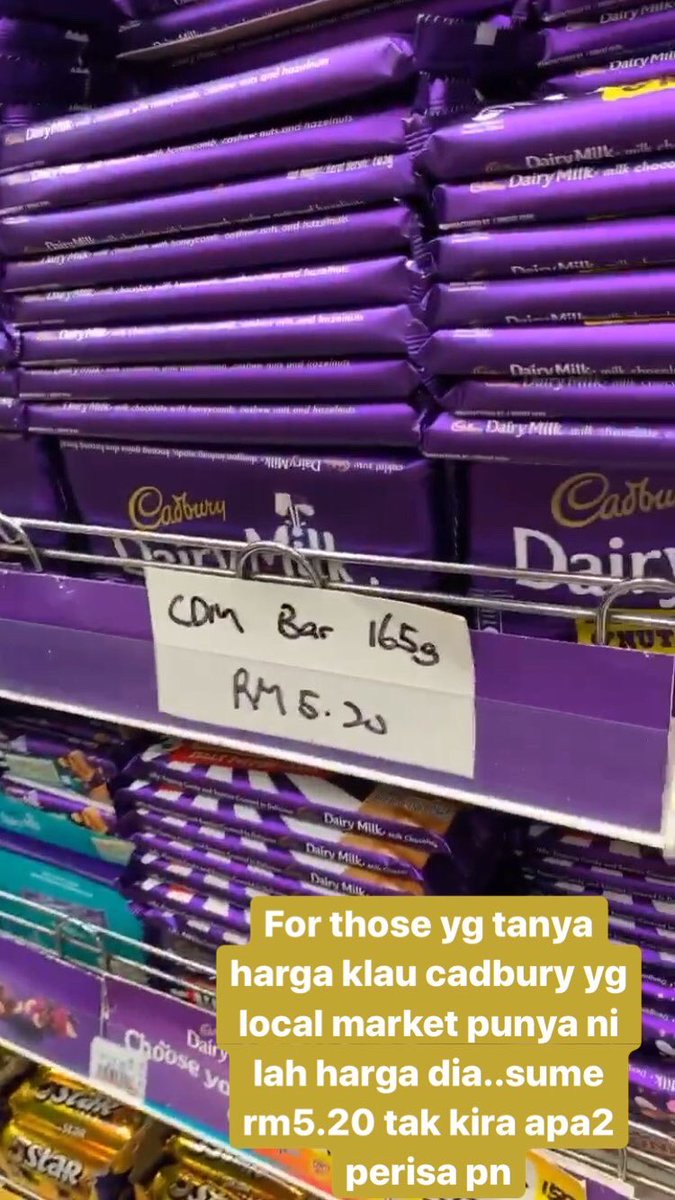 ZarulGm's tweet photo. Guys kalau korg pnggemar coklat cadbury n nk harga mur2 boleh dtg sini Pasaraya Haniffa Jln Masjid India..Ni pn tak sengaja trjumpa kedai ni 😂😂 https://t.co/6AbCsowTTT