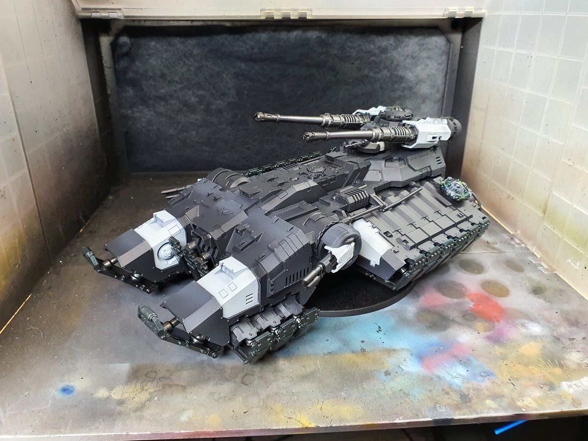 UnhingedPainter's tweet photo. The countdown is seriously on for the #warhammer40k #LVO event! I need to absolutely crush getting my Iron Hands painted and this is a solid start 😁 #PaintingWarhammer #Warmongers #40k #paintingminiatures https://t.co/HqIQZtCZBI