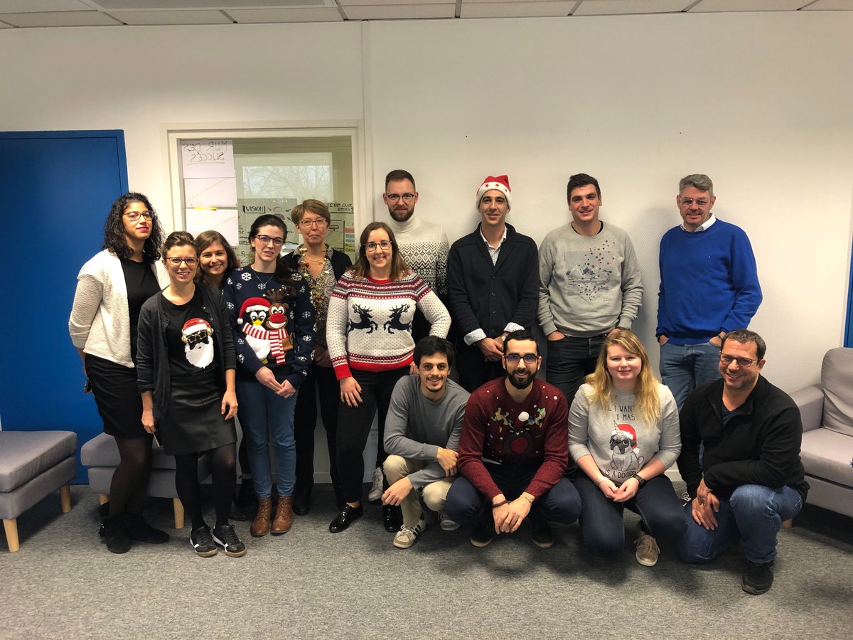 Primobox's tweet photo. [ACTUALITÉ] Hier, Primobox fêtait Noël autour des cadeaux du Secret Santa, d'une bonne raclette et de pulls de saison 😊 ! https://t.co/Dva1zA5CQt