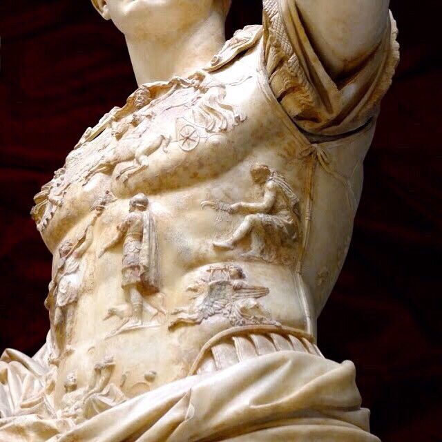 encherepublique's tweet image. #PullDeNoel 😱 Aujourd’hui, la majorité des vestiges et #StatuesGrecques sont de couleur blanche, qui donne une image d’une #Grece à la blancheur immaculée. En réalité, Elles étaient riches en couleurs profondes et vives, qui donnent une toute nouvelle base à l’#ArtAntique
