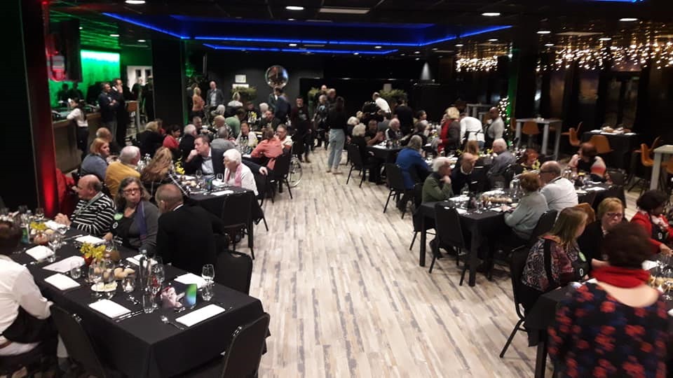 FlorenceZorg's tweet photo. Op verschillende locaties van Florence, maar ook bij ADO en Sparta hebben er kerstdiners plaatsgevonden. Bewoners hebben genoten van een heerlijke maaltijd en vooral veel gezelligheid.
#lieverflorence #florence #Ado #KPN #kerstdiners #gezellig https://t.co/OoZidJsrSG