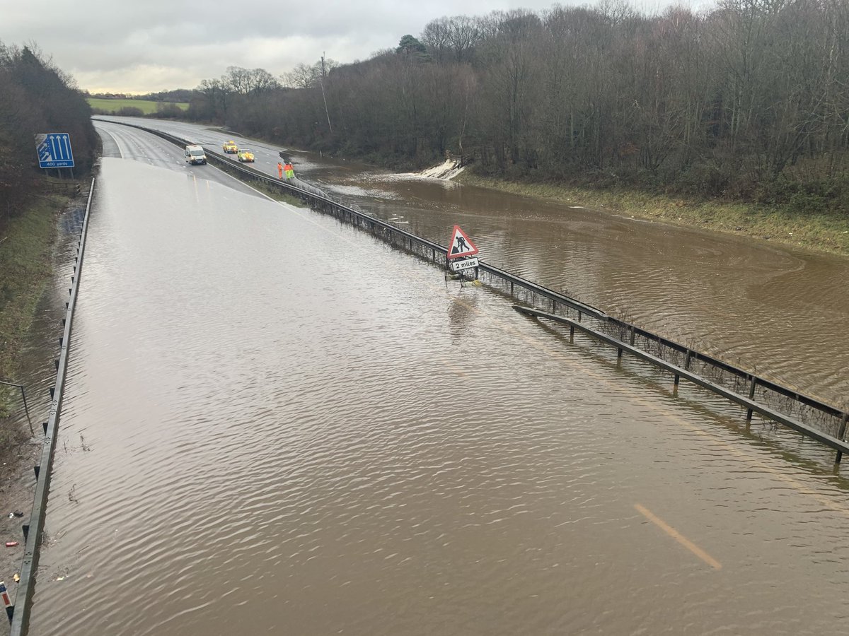 simonjmcarter's tweet photo. Please watch out for surface water on the M23 this morning. https://t.co/IbS4TPbuKv