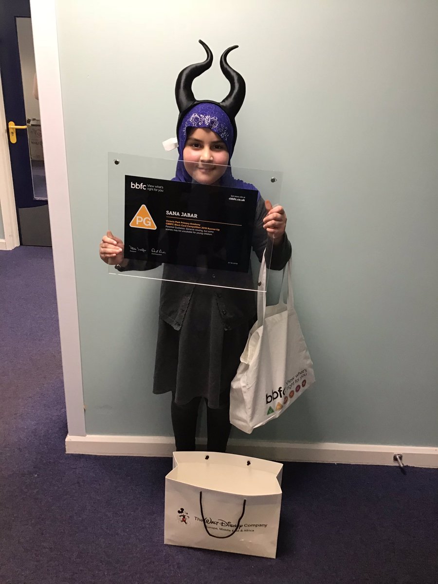 MissKJLB's tweet photo. Our lovely runner up in the Maleficent #viewwhatsrightforyou competition @VicParkAcademy #cbbfc #viewwhatโsrightforyou @MissKJLButler @MisterReed81 @TomHullVPA ๐ฌ๐ฌ๐ฌ๐ฌ๐ฌ๐ฌ๐ฌ she loves her prizes ๐๐๐๐๐ https://t.co/Loo94HKafH
