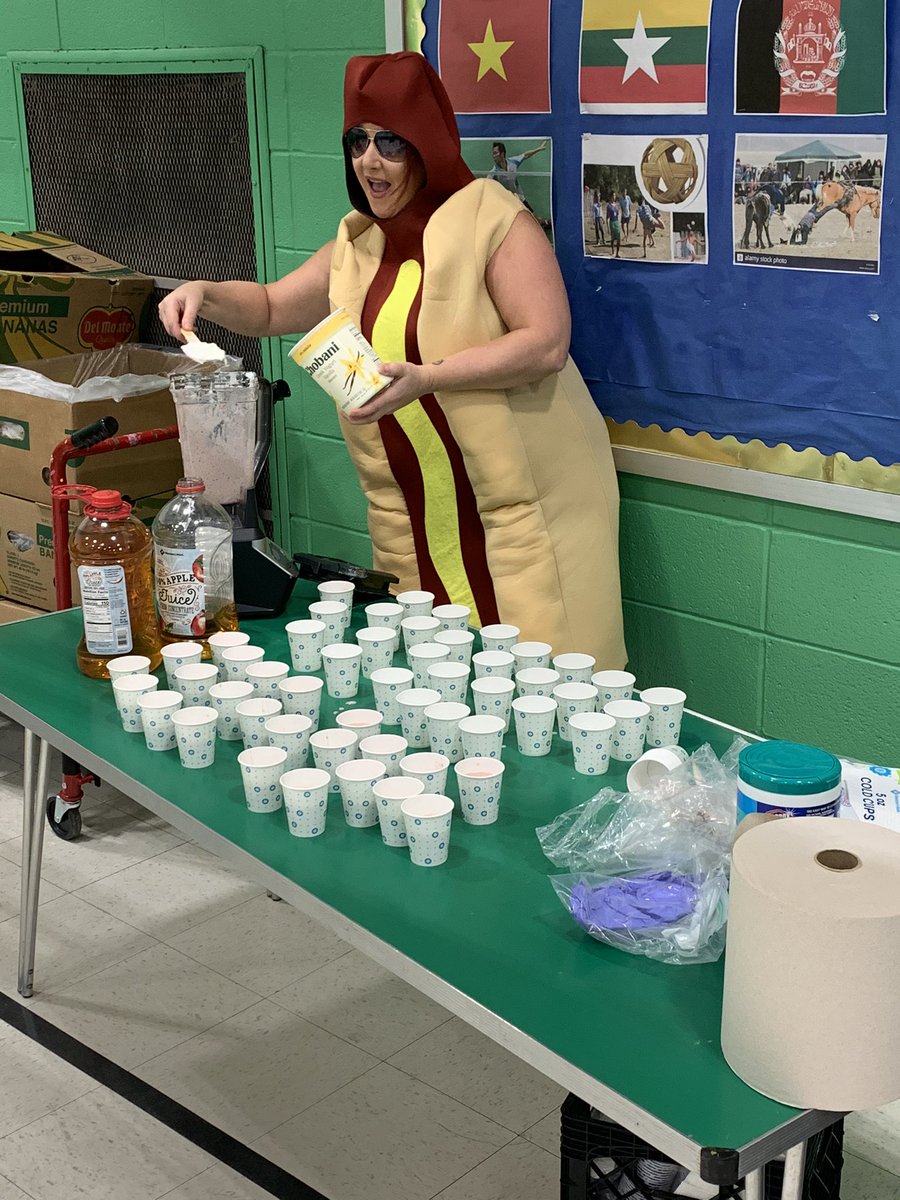 mullanphyPE's tweet photo. What an awesome day! Our 3rd annual Go Noodle Day was a great success, always a great way to send the students off for winter break! #HSHC #Americashealthiestschools #noodletime @AIM4FitnessSLPS @SLPS_INFO @Coach_AParks @terryatteberry5 @HealthierGen @MoFoundHealth @GoNoodle https://t.co/v5roW8drHe
