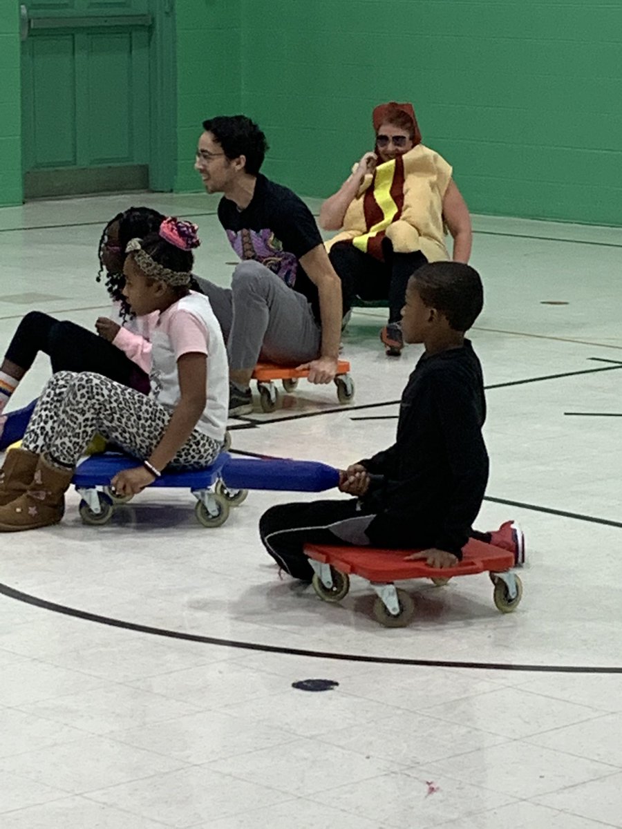 mullanphyPE's tweet photo. What an awesome day! Our 3rd annual Go Noodle Day was a great success, always a great way to send the students off for winter break! #HSHC #Americashealthiestschools #noodletime @AIM4FitnessSLPS @SLPS_INFO @Coach_AParks @terryatteberry5 @HealthierGen @MoFoundHealth @GoNoodle https://t.co/v5roW8drHe