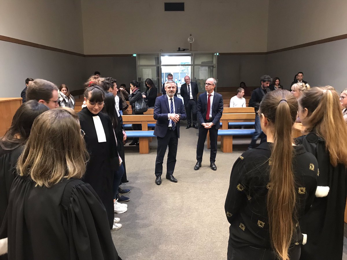 ConfluencesP's tweet photo. Et le mot de la fin pour Monsieur le Premier Président de la @CA_Angers Eric Maréchal. Magnifique procès fictif, excellents moments de dialogue entre professionnels et étudiants. #Angers https://t.co/VrO4HgGBmE