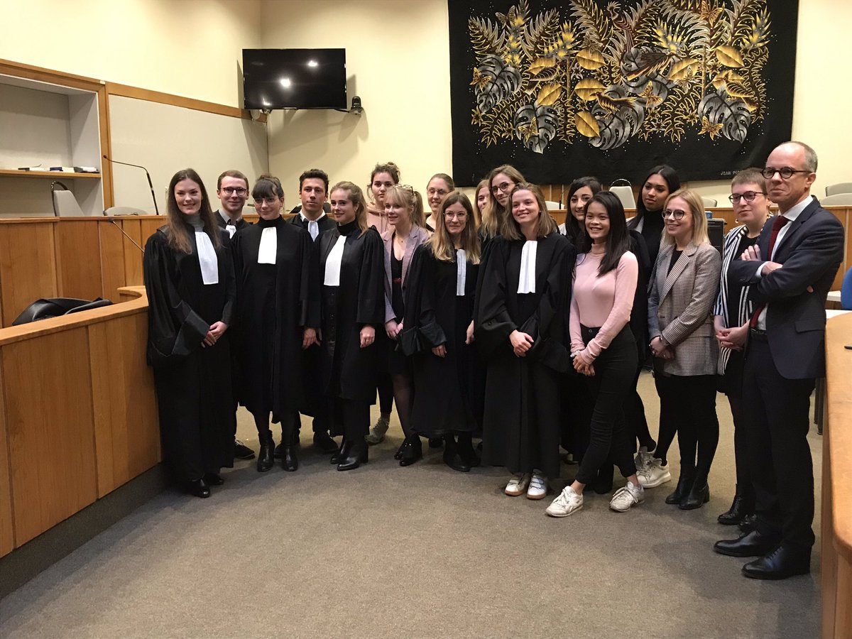 ConfluencesP's tweet photo. Et le mot de la fin pour Monsieur le Premier Président de la @CA_Angers Eric Maréchal. Magnifique procès fictif, excellents moments de dialogue entre professionnels et étudiants. #Angers https://t.co/VrO4HgGBmE