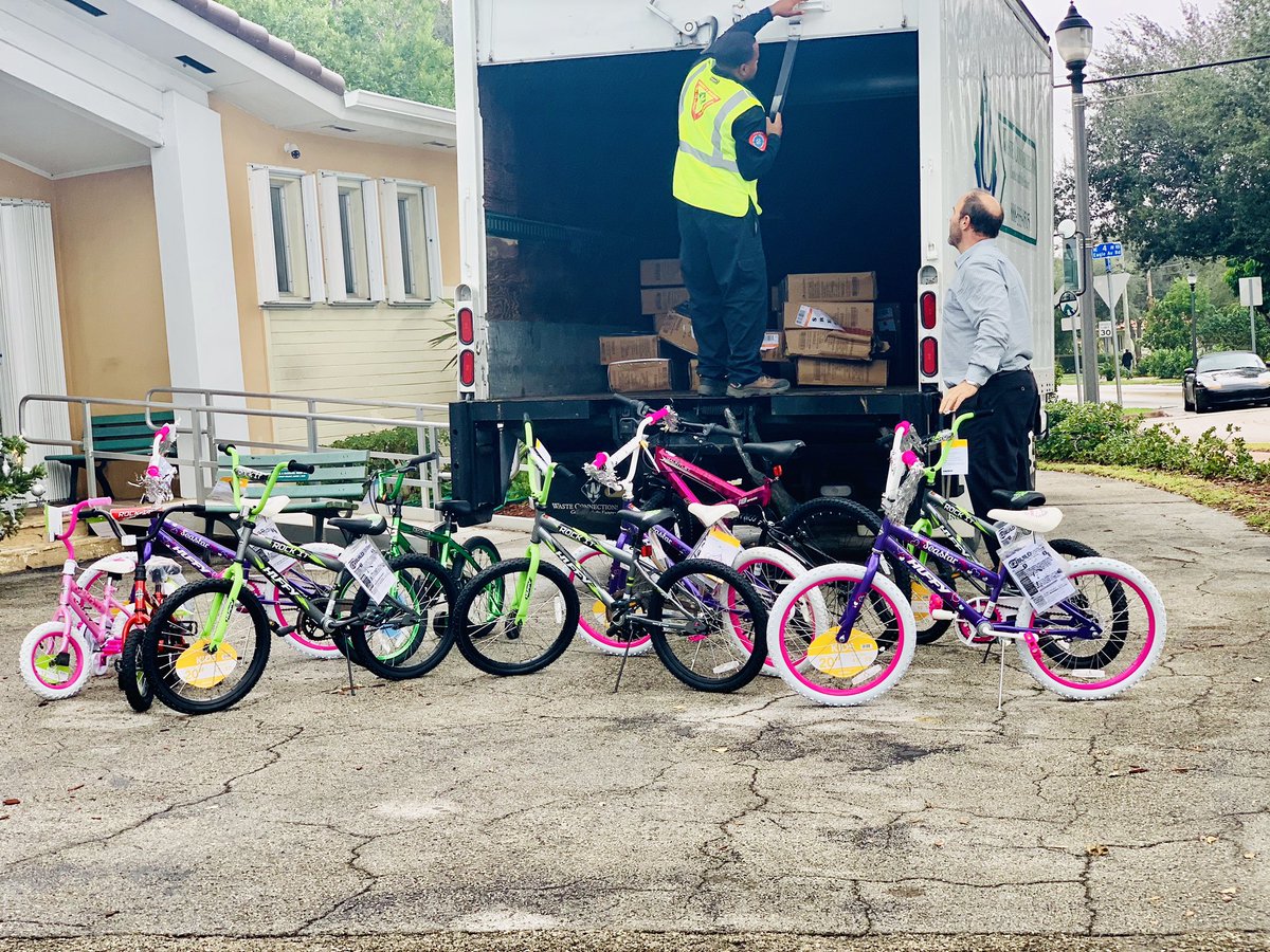 elportalvillage's tweet photo. Thank you Marc from Waste Connections and Miami Dade County League of Cities for your donation to our children #mdclc #iheartelportal https://t.co/YqqlnTKH5O