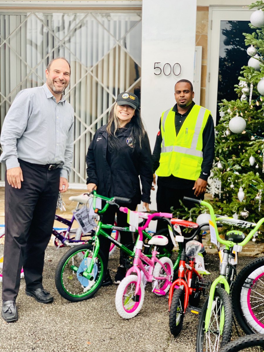 elportalvillage's tweet photo. Thank you Marc from Waste Connections and Miami Dade County League of Cities for your donation to our children #mdclc #iheartelportal https://t.co/YqqlnTKH5O
