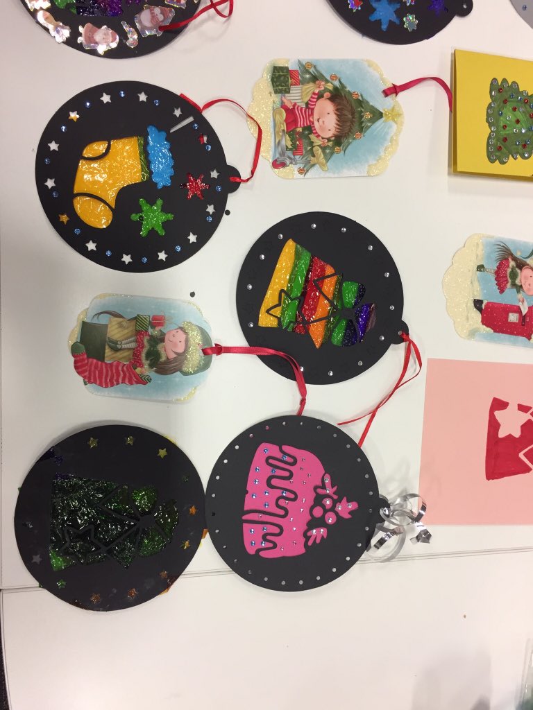 CreativeKindne1's tweet photo. Yesterday was the last meet-up of the year. Everybody got creative &amp; very productive ( yes, even me ! ) making Christmassy cards &amp; decorations. See you in the New Year.

#creativekindness #Christmas https://t.co/OpIw9h34jN