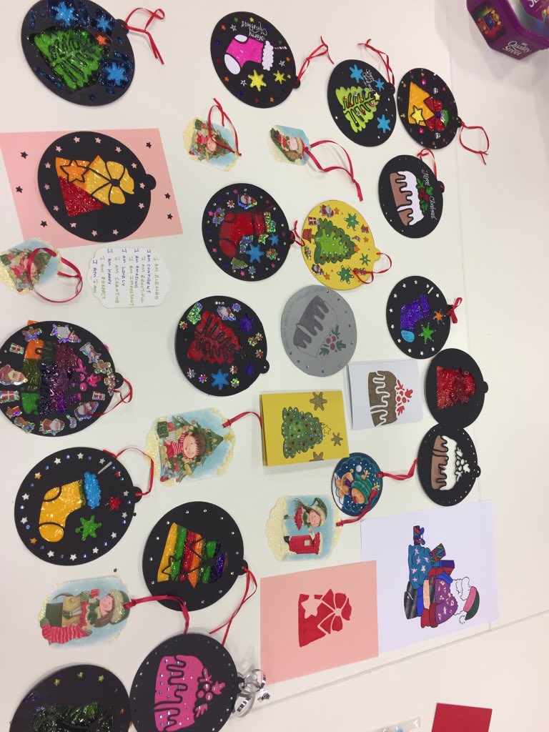 CreativeKindne1's tweet photo. Yesterday was the last meet-up of the year. Everybody got creative &amp; very productive ( yes, even me ! ) making Christmassy cards &amp; decorations. See you in the New Year.

#creativekindness #Christmas https://t.co/OpIw9h34jN