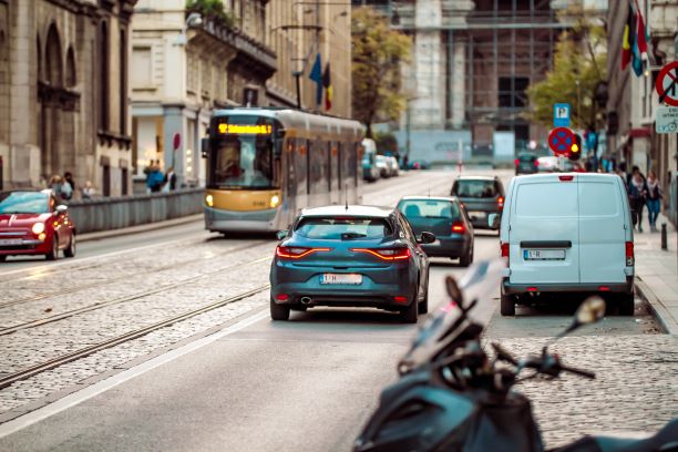 BrakeGlobal's tweet image. The speed limit on all roads in Brussels, Belgium will be reduced to 30km/h by 2021, following mounting public pressure for action. Automated speed enforcement will also be introduced at 30 high risk sites across the city. ow.ly/lLyv50xzeV2  #VisionZero #SDGs