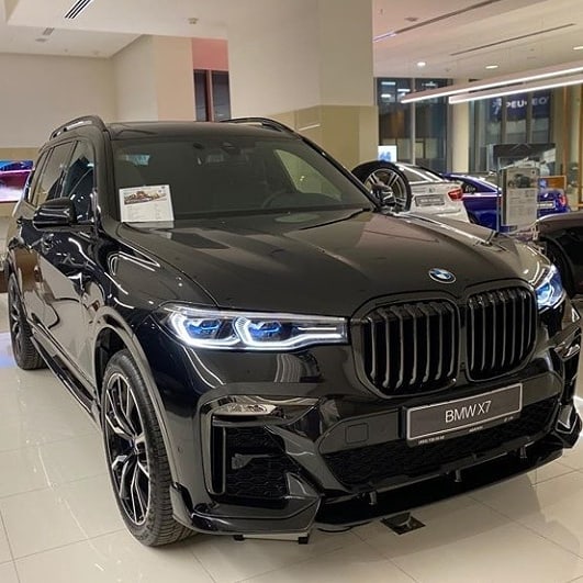 gmancarreviews's tweet photo. Seeing this car for the first time and realising that it's insanely huge was awesome. The BMW X7 30d😍 #GCR https://t.co/NKRD4Sh6Mh