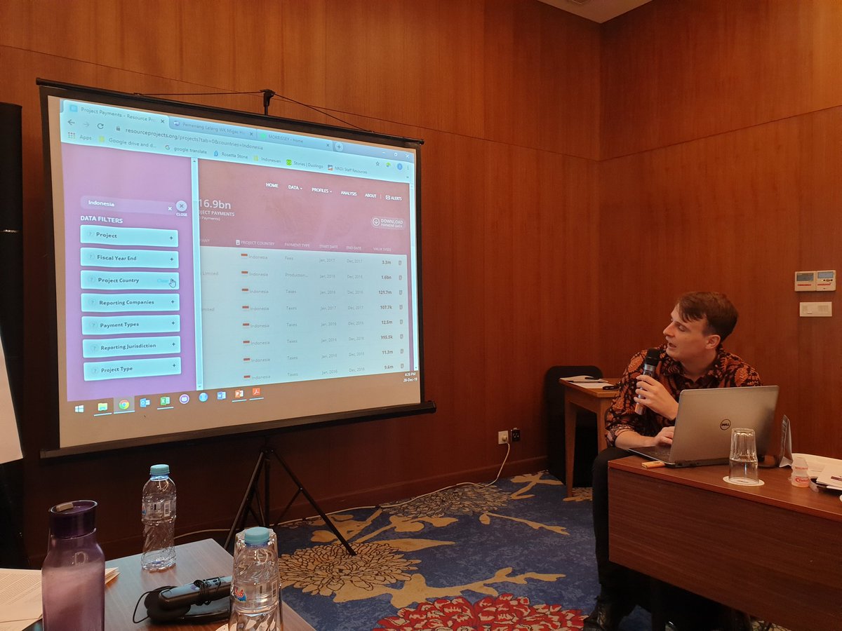 NRGI_id's tweet photo. Dari diskusi kita hari ini, @AlexanderMalden menjelaskan pentingnya data "payments to governments" bagi masyakat #Indonesia untuk bisa menelusuri aliran dana #migas dan #minerba dari perusahaan ke negara.
#OilRevenuePayment #OilRevenueTransparency https://t.co/kXXAsatUp3