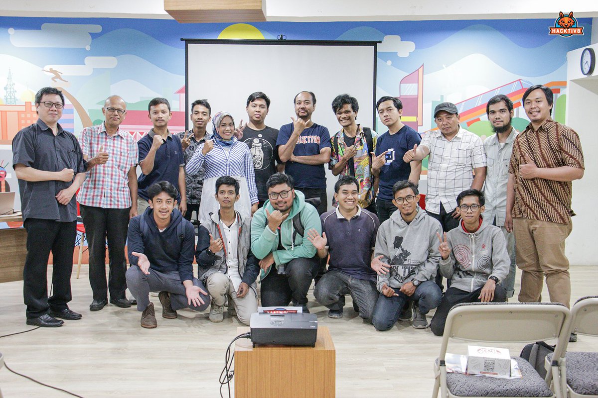 hacktiv8id's tweet photo. @rizafahmi22 Nah ini dia beberapa foto keseruan dari Fox Talks Vol.10 di Mula by Galeria Jakarta kemarin. Siapa nih, HACKTIV People yang kemarin datang ke acara Fox Talks? Share dong pengalaman kalian mengikuti Fox Talks dengan balas tweet ini.
#SayYesToCode #WeAreHACKTIV8 https://t.co/7GLzVSIRnh