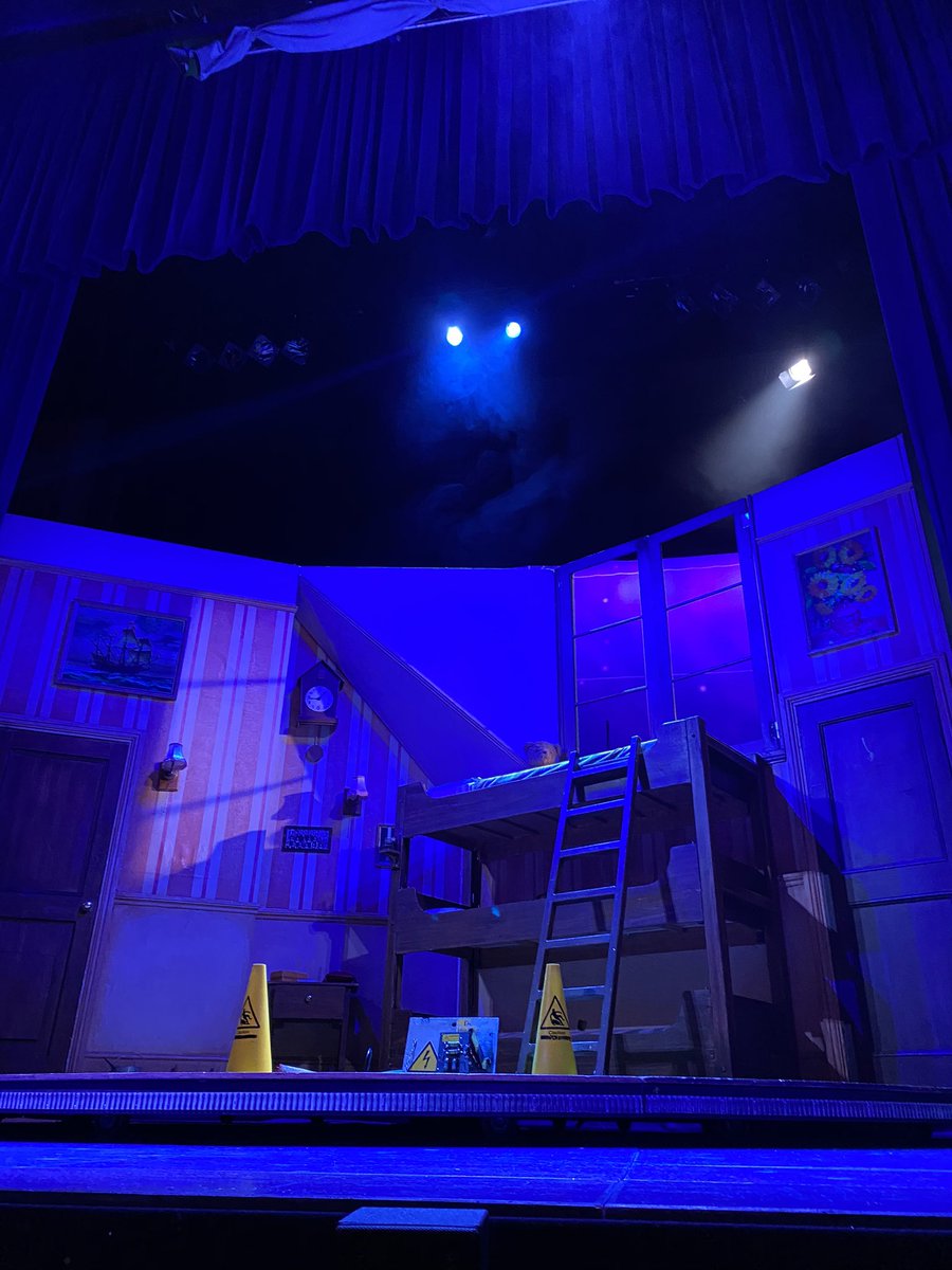 _suziebrown's tweet photo. Didnโt realise row B was the front row...whereโs row A? ๐ง Great though to see the actors of @pangoeswrong up close and personal. Hilarious show for all ages! ๐ #notapanto #AllyPally https://t.co/fggS6UFCTF