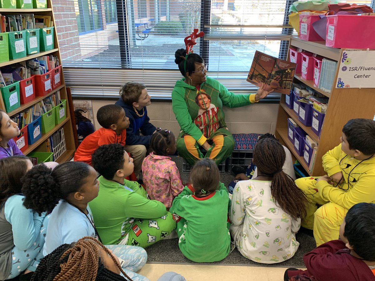 ReginaM0716's tweet photo. Read-Aloud to the 3rd grade students❤️ #mywhy #vcstogetherwewin #lookattheirfaces ⁦@ZebVanceEagles⁩ https://t.co/plrQMjgWdn