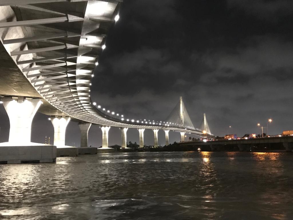AtlanticoEmi's tweet photo. Amanecer desde el nuevo puente Pumarejo en Barranquilla! https://t.co/1gEEwE9HIp