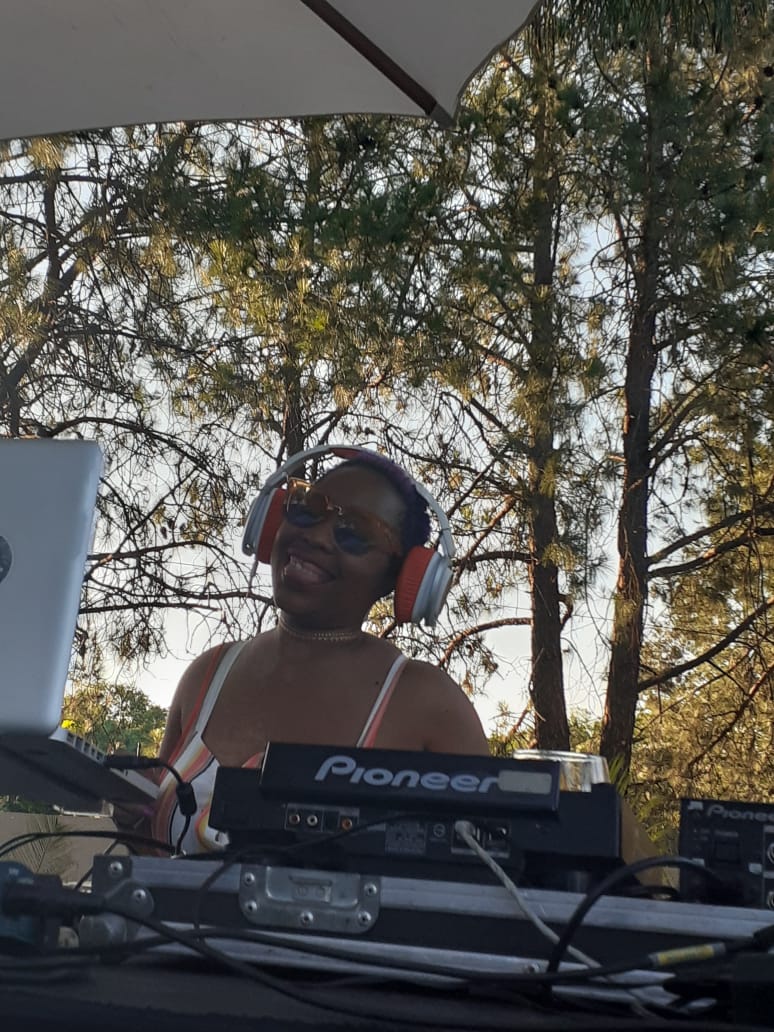 Mos_D_Live's tweet photo. Happy Place!!!
#behindthedecks #DjMosD #Iamadj #femaledj #MosDLive #LoveMosD #hiphopdj https://t.co/BdrvPCa2W5