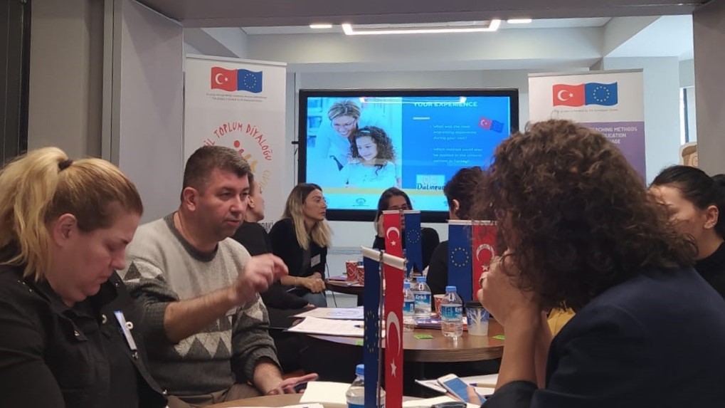 DiaLinguaEU's tweet photo. Just happening: Istanbul Commission Meeting!

The Second Session: We are sharing ideas about how to improve our teaching methods in language education. 

#dialinguaeu #dialingua @tozok1951 @ECNAIS  @DiyalogProjesi https://t.co/QszIwtln5p
