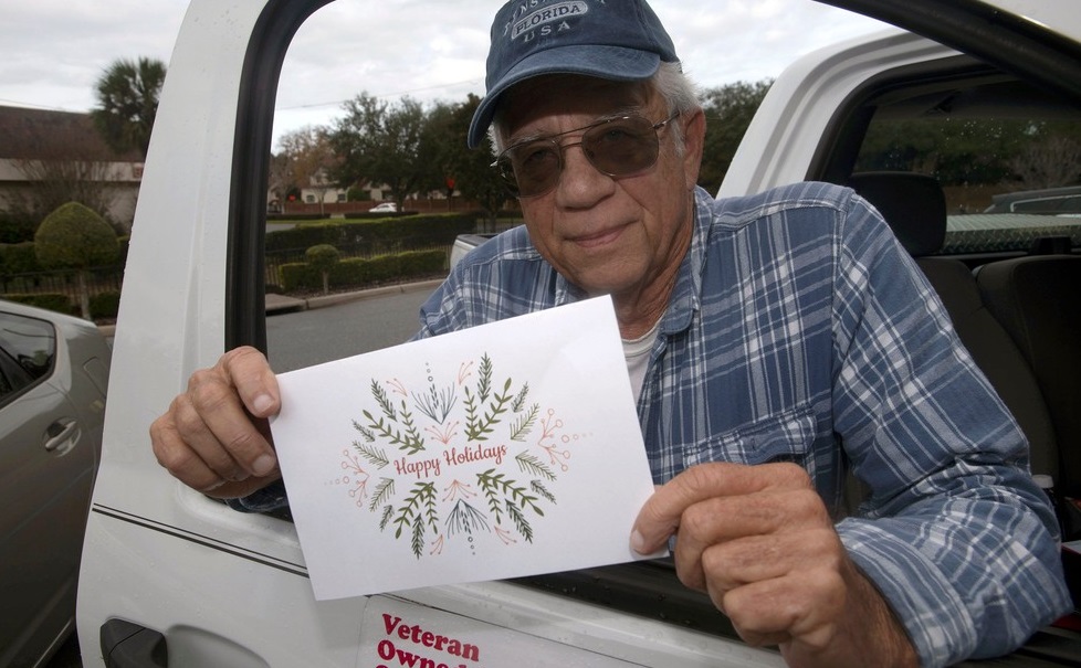 g1's tweet image. Americano decide pagar R$ 18,7 mil em contas atrasadas de 36 famílias glo.bo/2sI9Xu1 #G1