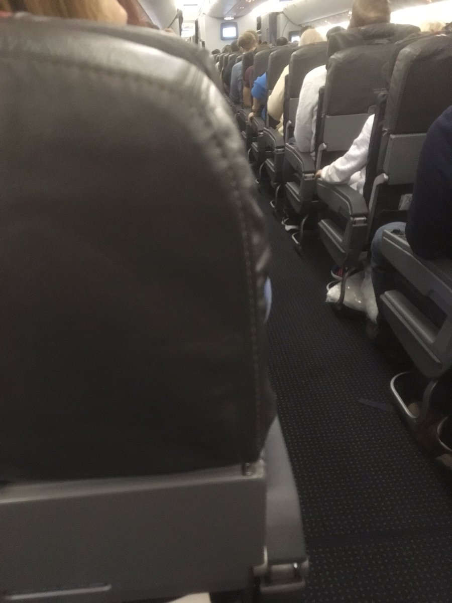 actorswork's tweet image. American Airlines. The worst service. Expensive tickets- no tv, everything costs on top- 8 hour flight. @AmericanAir