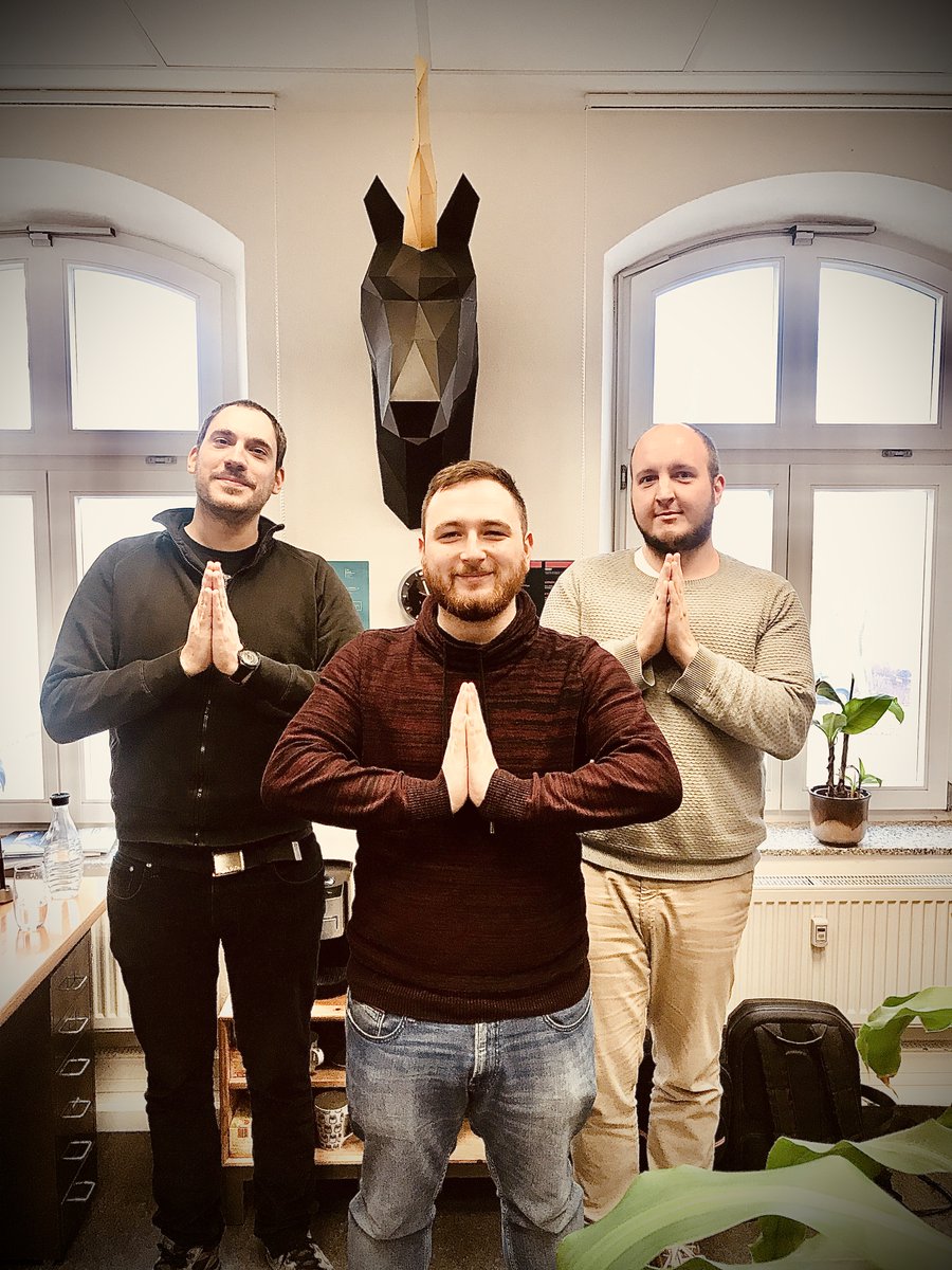 einfachevident's tweet photo. Weihnachtsgrüße aus #Nerd_istan. Wir machen uns #X-MAS ready. Läuft, der Weihnachts(-#Einhorn-)engel wacht über uns. #HappyHolidays to all of you #fancy #unicorns out there. https://t.co/SbH9jP8yxP