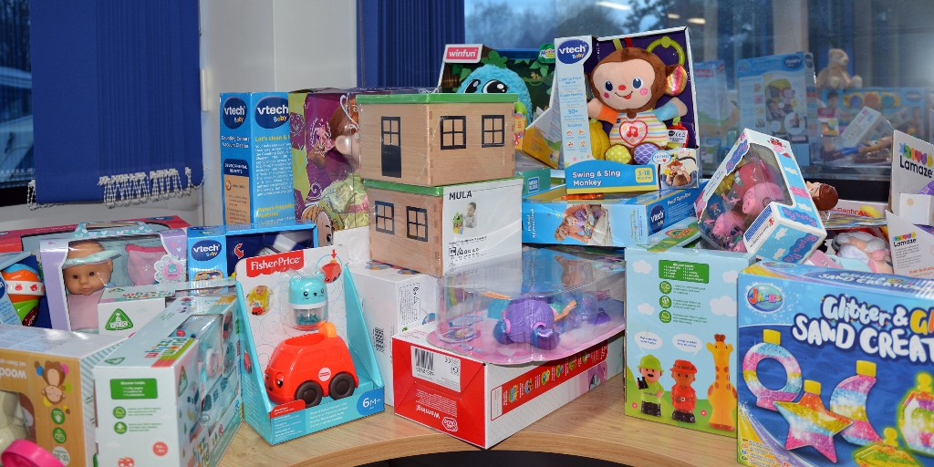 TweetBluewater's tweet photo. Thanks for all your amazing gifts at The Giving Tree this year! There's only one day left to donate, your last chance to drop off is 23rd December! https://t.co/qbNGRxlZZe