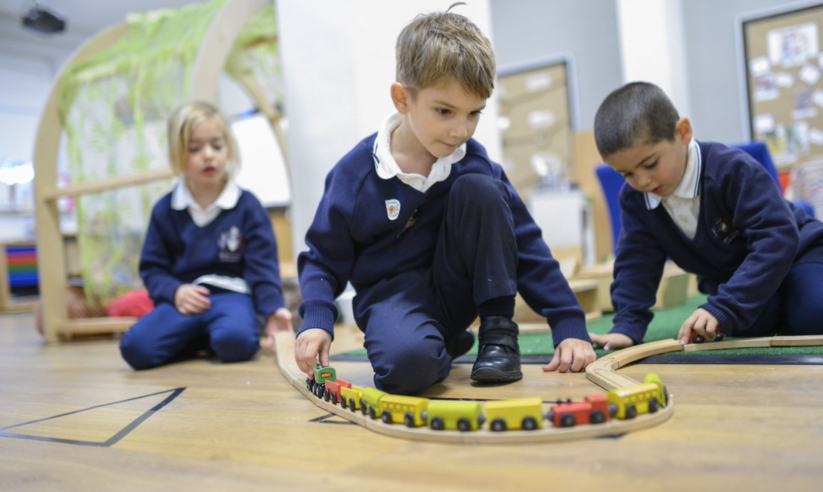 britishschoolro's tweet image. EYFS is a framework that sets standards for the learning, development and care of children to help them experience the best possible start in life. 
But how does BSB encourage individual development? 
Take a look. 

#BSB #FeelingExcellent #EFYS