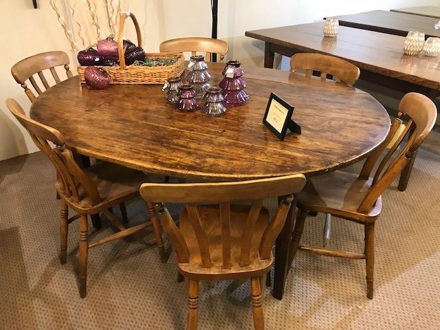 AntiqueTables1's tweet photo. Oval Country drop leaf #table. Glorious colour with lots of character.
Measurements :
W: 51in (129.5cm)
L: 64in (162.6cm)
Price : ยฃ2,600
#dropleaftable #ovaltable #antiquediningtable #ovaldiningtable #antiquefurniture #homeinterior #design #decor https://t.co/3Zs8GMrskC