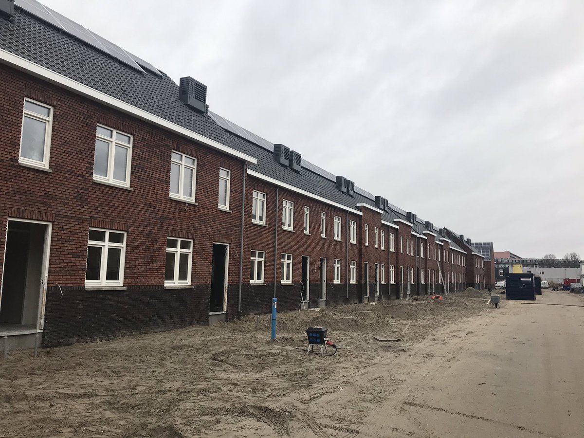 ArianKleijn's tweet photo. Mooi om te zien wat we toch maar weer even hebben neergezet aan de Gijsbert Dirkzwagerstraat in @GemeenteMaasslu voor @MaasdeltaGroep. In #2020 weer verder! #SCT #maakiQ @WaalBouw https://t.co/KJd7rtAyS2