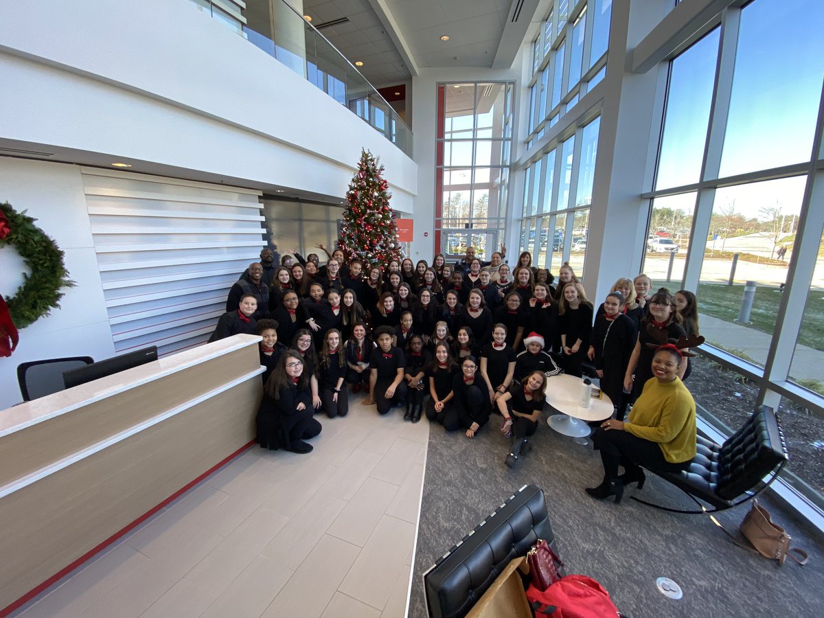 MrsFernando5th's tweet photo. Our amazingly talented senior chorus had the opportunity to spread holiday cheer at Johnson &amp; Johnson. This was just one small token of our appreciation for the employees there. Thank you @DePuySynthes @JNJGlobalHealth #thisIsFriedman @MrsCouteFMS @Taunton_Schools https://t.co/CcHVTZbMFE