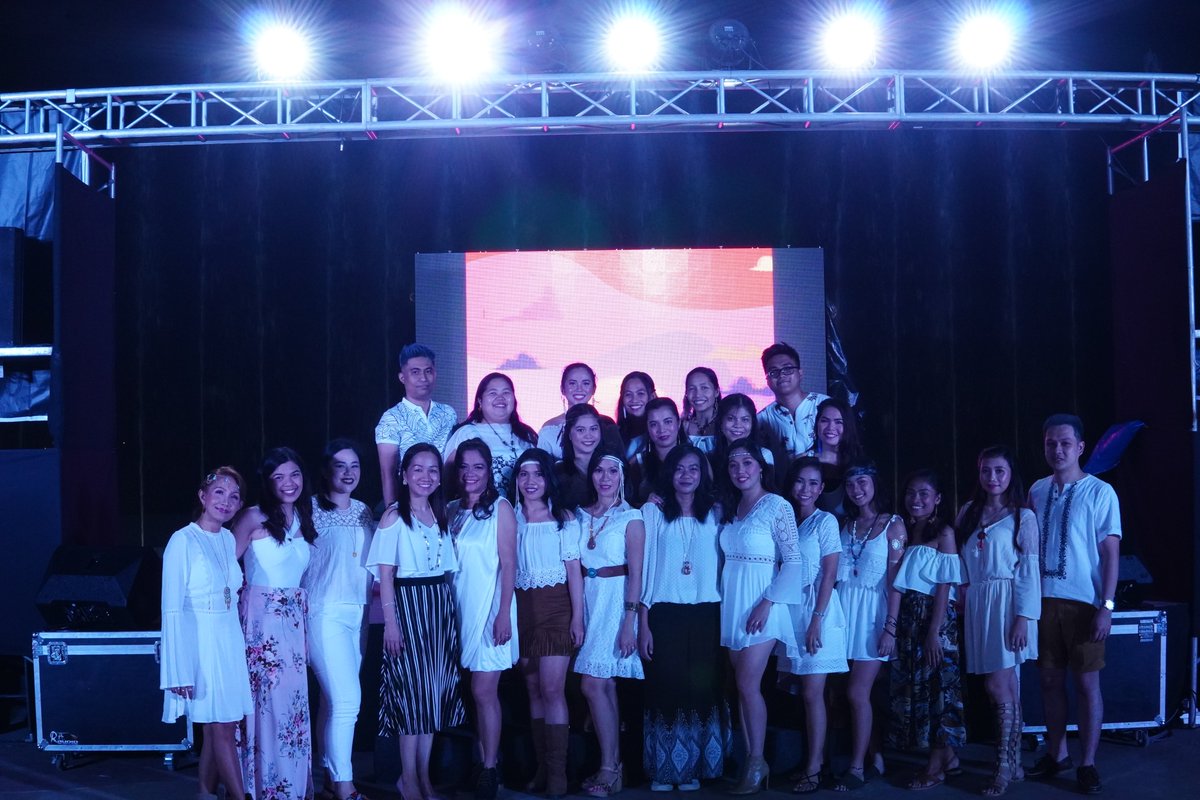 AllianceSW's tweet photo. Alliance Cebu danced to the beat in bohemian and hippie looks as they ended the year with a #RaveIT Party!

Dressed up in white-boho styles, the night was filled with fun and excitement as each BU showcased their talents during their presentations.

(1/2) https://t.co/053l6mtQfC