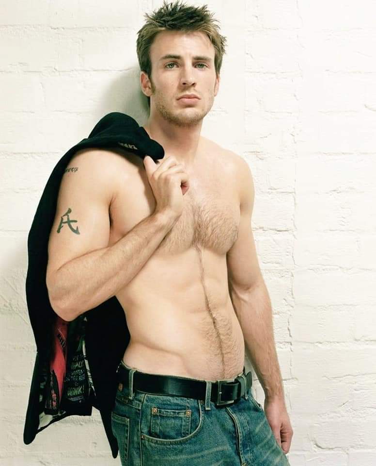 PrettyMara12's tweet photo. I miss you babe @ChrisEvans 😍❤💋😘 https://t.co/5yaXqS3Bf9