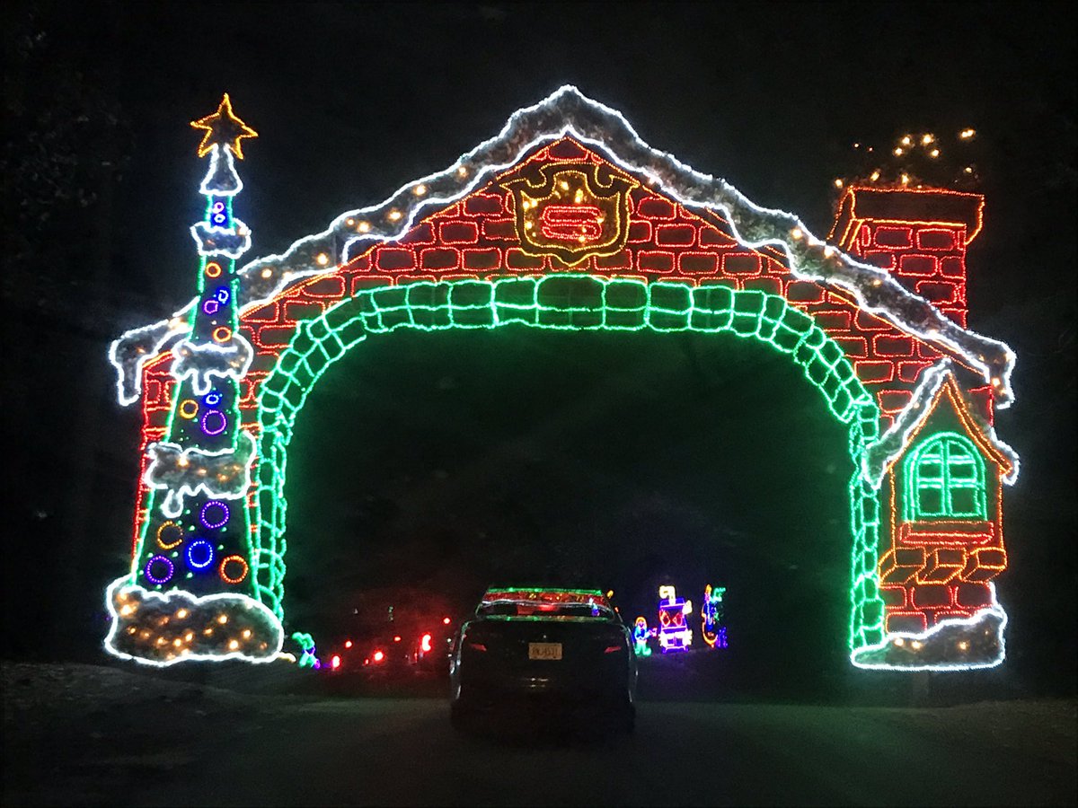 thejtfellows's tweet photo. Had a great time last night with @LaurenWTVM at our first time visiting @CallawayGardens for their Fantasy in Lights. Also fell in love with Pine Mountain for the views and small town feelโ reminded me of my South Georgia hometown. https://t.co/riUrSMuUEo