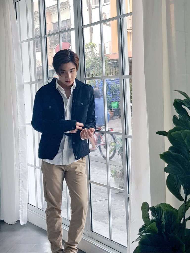 SonateeNhor's tweet photo. ยืนเท่ๆ 
#PerthTanapon 
#รอยยิ้มของชูครีม #พวกของเจื๋อ https://t.co/ge7tf8HmFc