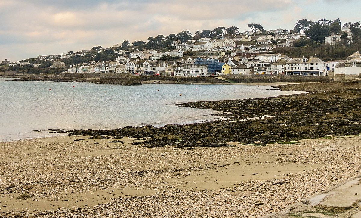 It may be winter but Summers Beach and St Mawes are still stunning. #50beachesaroundfalmouthandtheroseland <a href="/FalRiver/">Fal River Cornwall</a> <a href="/VisitRoseland/">Visit the Roseland</a>