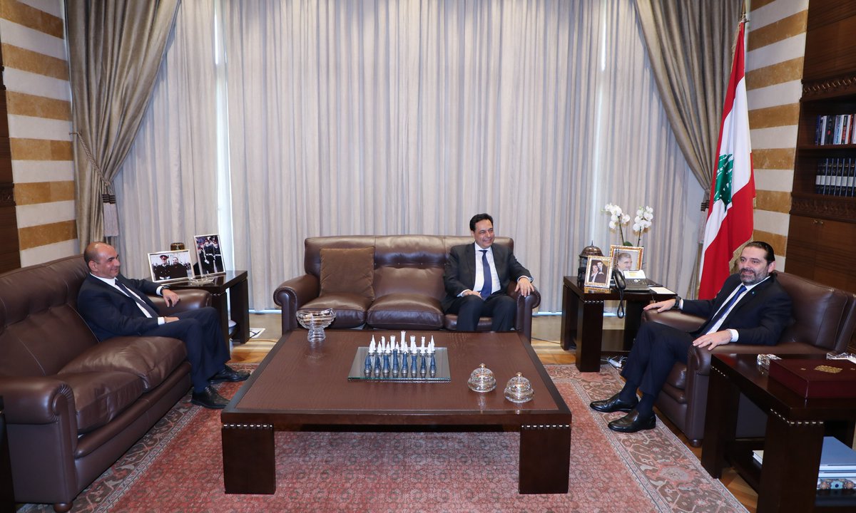 ضاحكاً لنكتة غير متوقعة من رئيس الحكومة السابق سعد الحريري في بيت الوسط - 20/12/2019
#حسان_دياب