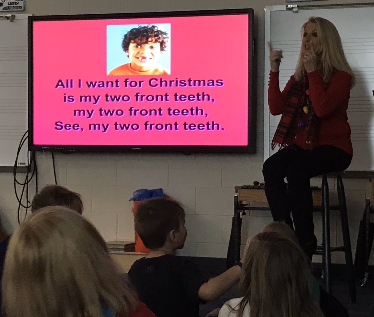 JenniferAGates's tweet image. #xmas #twofrontteeth #thistlewhistle #nuffsaid #singalong #holidayparty #happhappy @Mtn_View_Music #lovetoeveryhere #everystudenteveryday #schoolleadershipmatters @MtnViewES @ReneeGarriss #thankyouforthecheer @vickiekogan @Amusto12